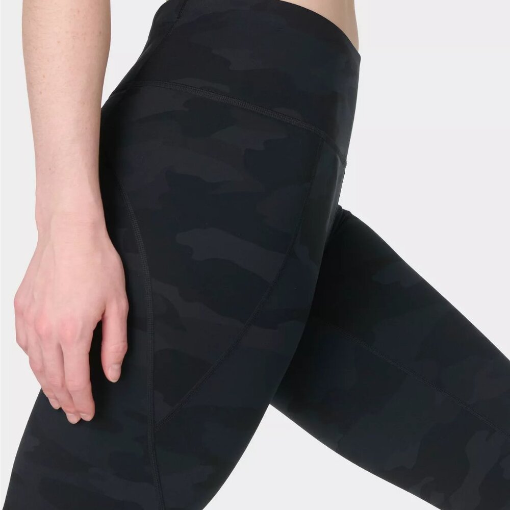 NWT - Sweaty Betty Power Cropped Workout Leggings (black camo) size medium